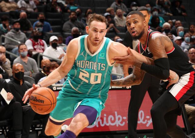 网球场上拼 网球场上拼