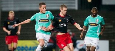 配合也会围 配合也会围