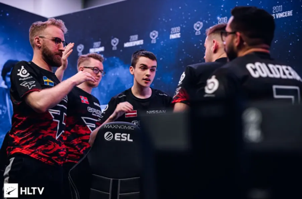 展开激烈竞 展开激烈竞